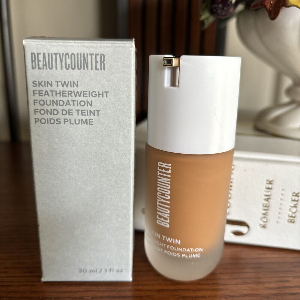 Beautycounter Skin Twin Featherweight Foundation in #450 TAN